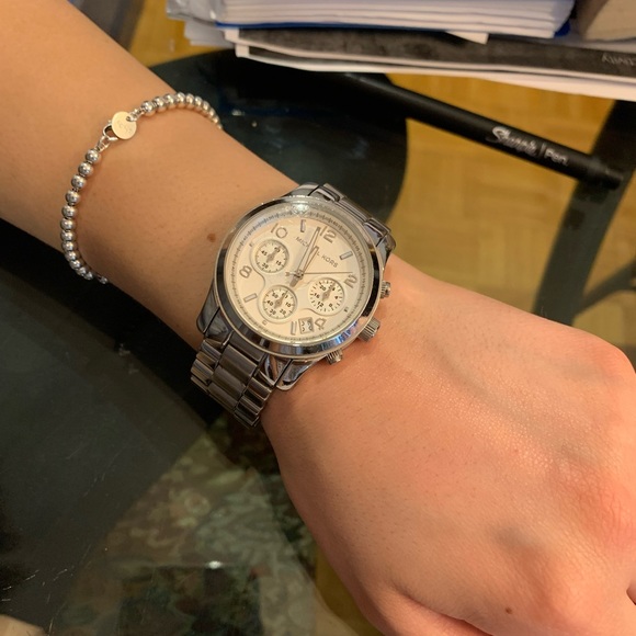 MICHAEL KORS WATCH -USED WITH BOX - Picture 10 of 10